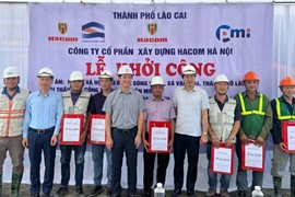 ĐÓN TIẾP CHỦ TỊCH TỈNH LÀO CAI ĐẾN THĂM DỰ ÁN NHÀ Ở XÃ HỘI KHU BỜ TẢ SÔNG HỒNG, XÃ VẠN HÒA, TP. LÀO CAI